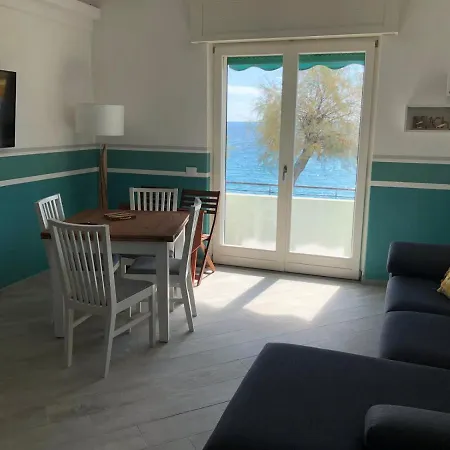 Apartamento Mori's Beautiful Sea Front - With A.c. *