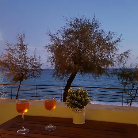 Moris Beautiful Sea Front - With Ac 아파트 *