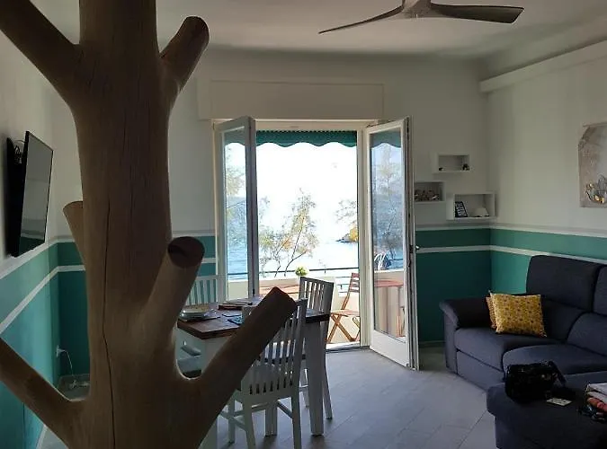 Moris Beautiful Sea Front - With Ac Apartament