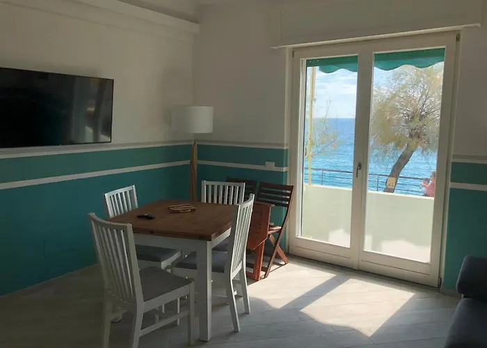 아파트 Moris Beautiful Sea Front - With Ac 몬테로소 알 마레