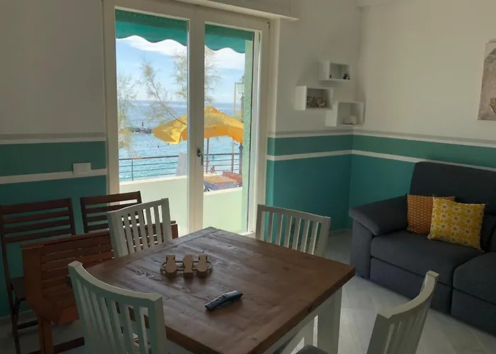 아파트 Moris Beautiful Sea Front - With Ac