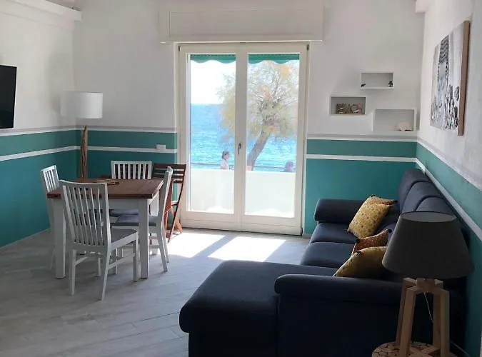 아파트 Moris Beautiful Sea Front - With Ac