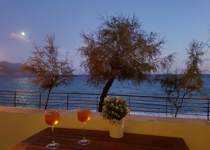 Moris Beautiful Sea Front - With Ac 아파트 *